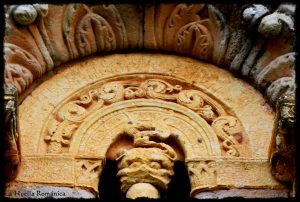 Ventanal en la iglesia de Rebolledo de la Torre. 